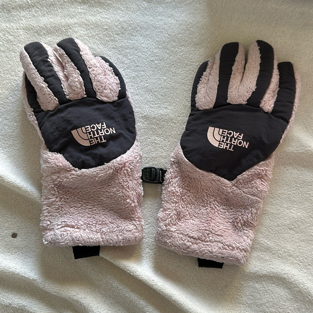 Light pink gloves
